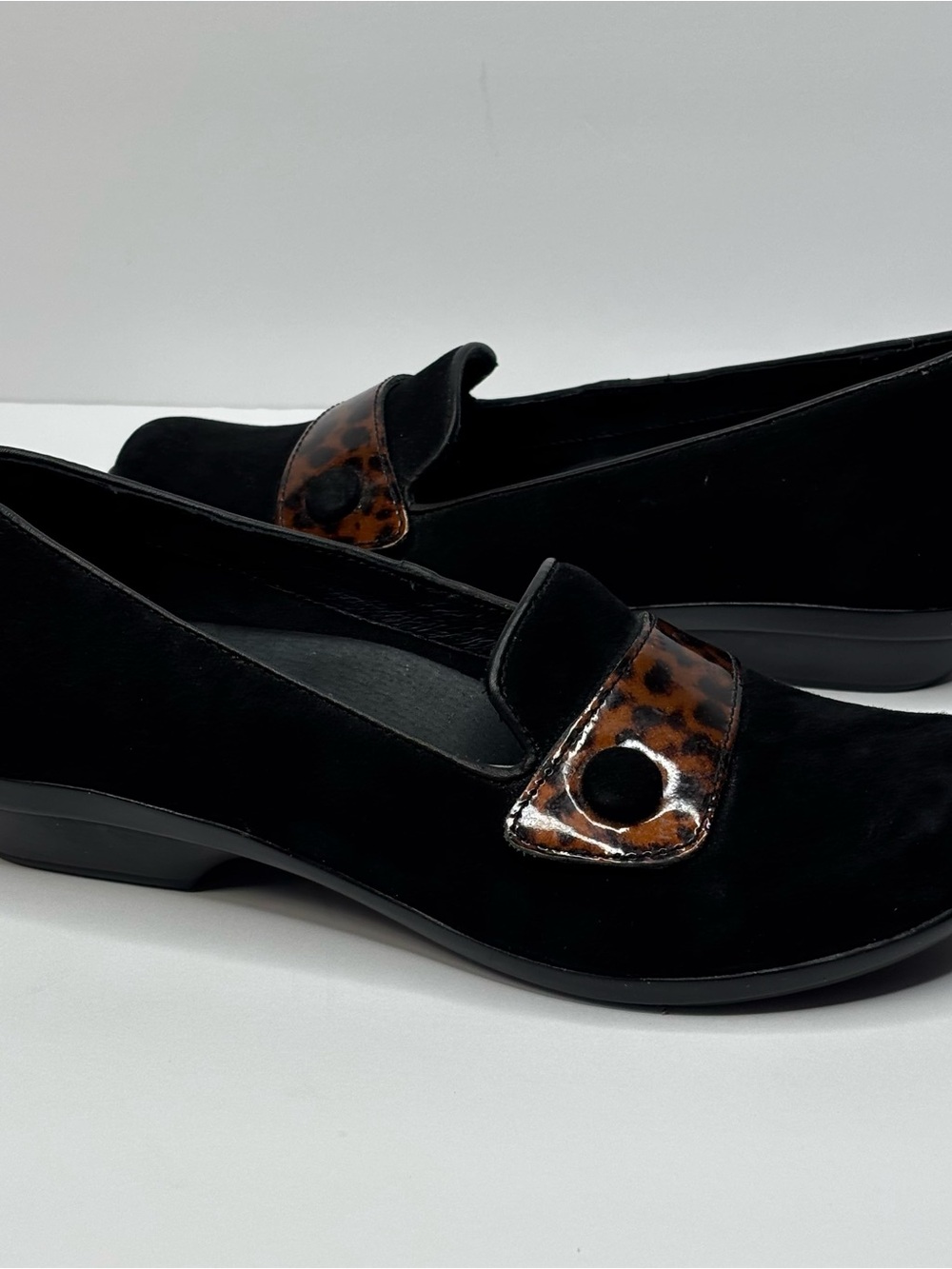 New Dansko Olena black suede loafers tortoise print patent leather trim Size 37 - Picture 4 of 14